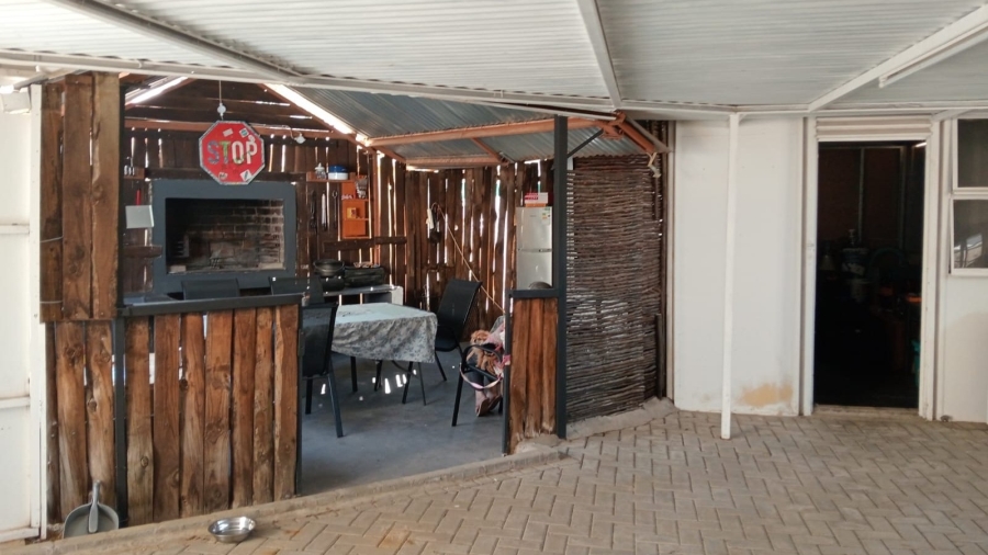 4 Bedroom Property for Sale in Pellissier Free State
